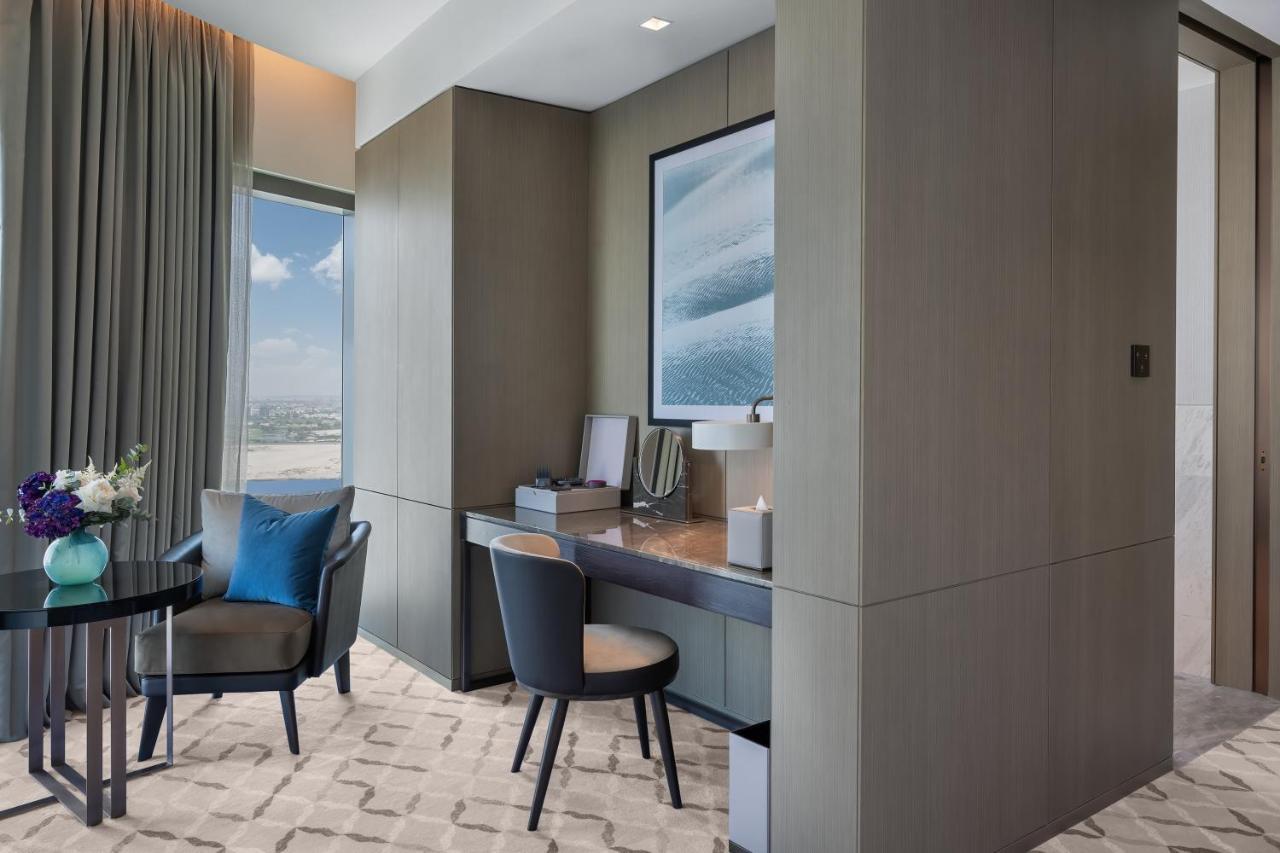 Address Creek Harbour Hotel Dubai Ngoại thất bức ảnh A work desk in a hotel room