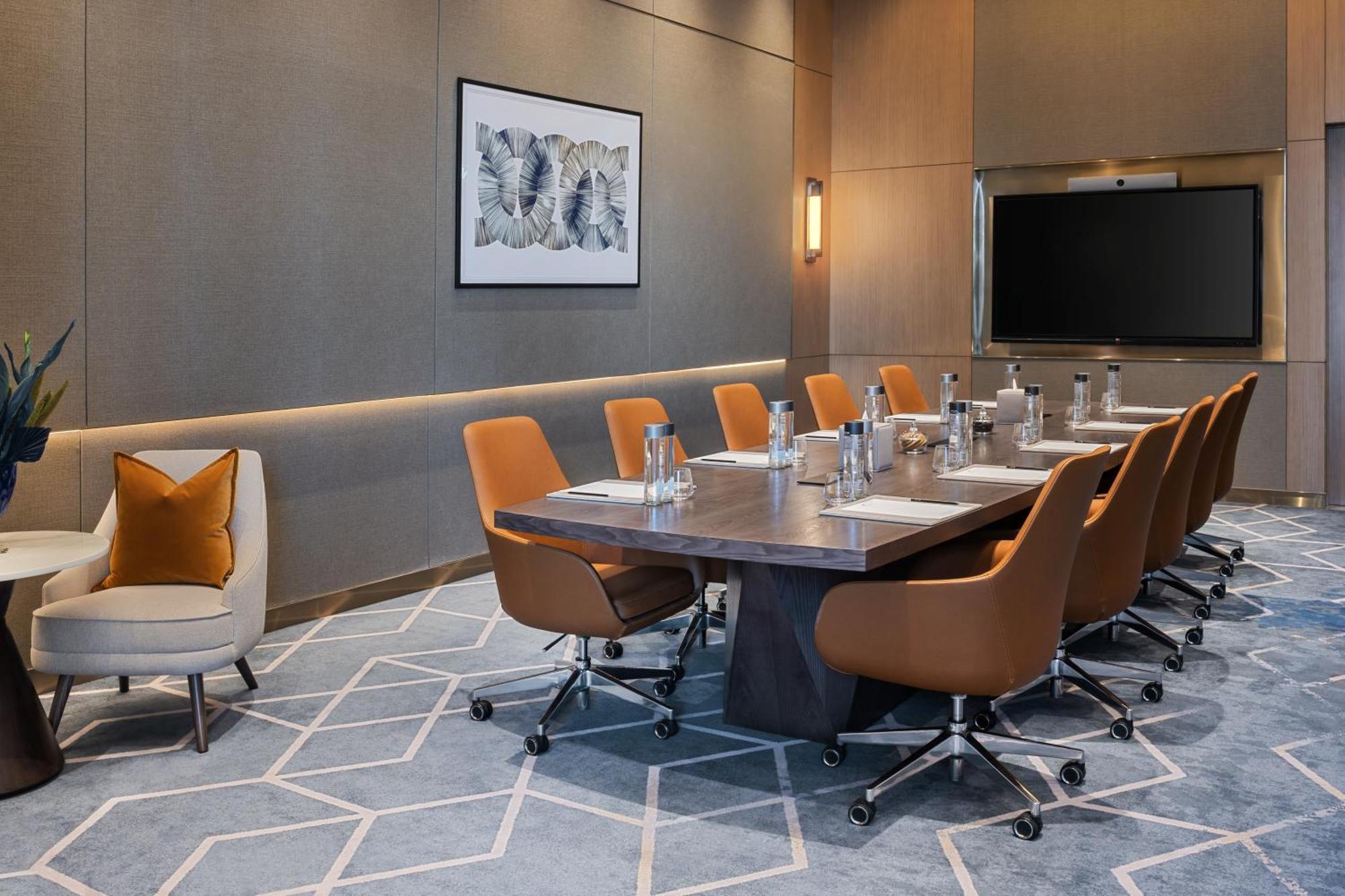 Address Creek Harbour Hotel Dubai Ngoại thất bức ảnh Meeting room at the Conrad London St. George Wharf